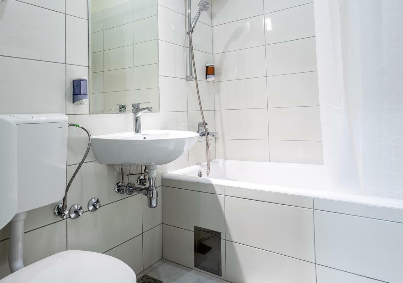 بلغراد Booking En Suite المظهر الخارجي الصورة